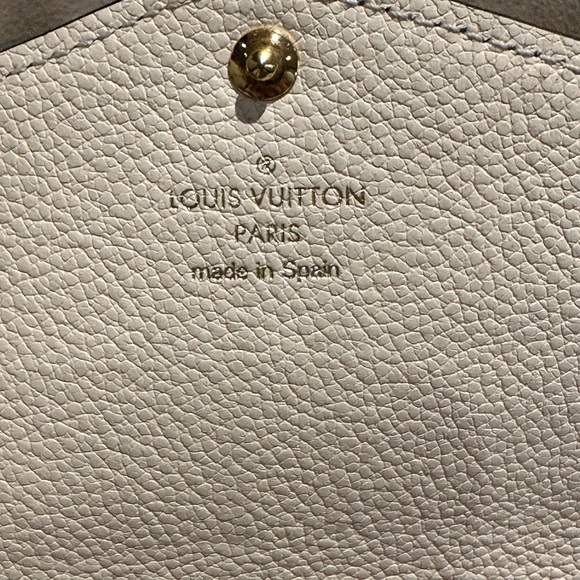 Beautiful Authentic Louis Vuitton Ivory Empreinte Sarah Long Wallet - Picture 7 of 12